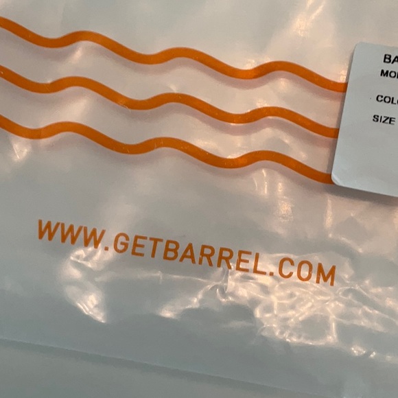 Barrel yoga fitness top. NWT ,size L. Fits C-D cup. Grey , high quality fabric - Picture 7 of 7